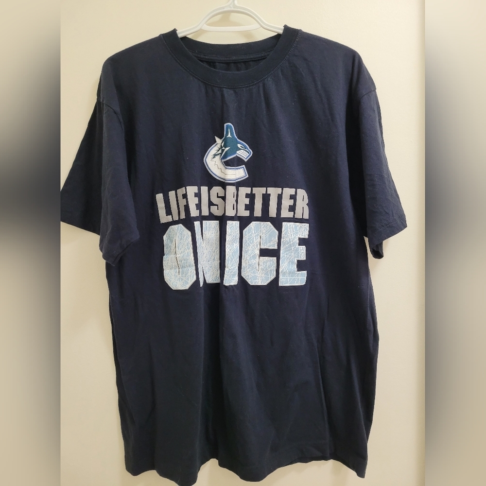 Mens Vancouver Canucks TShirt
